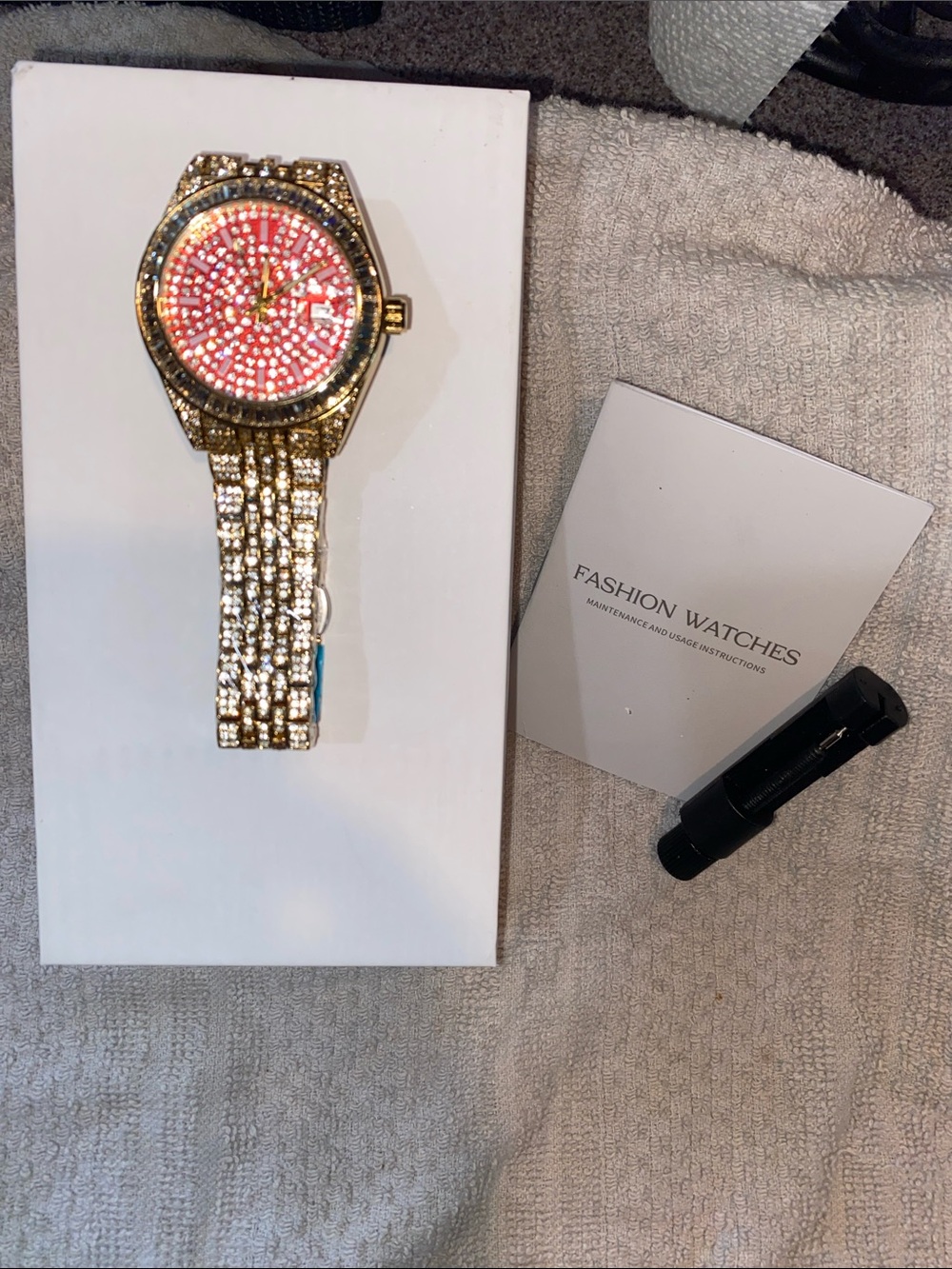 Oh so pretty quartz moissanite stainless steel watch with calendar.